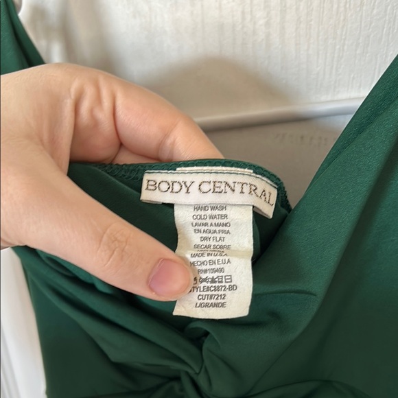 Elegant Green Halter Body Central Dress - Picture 3 of 4